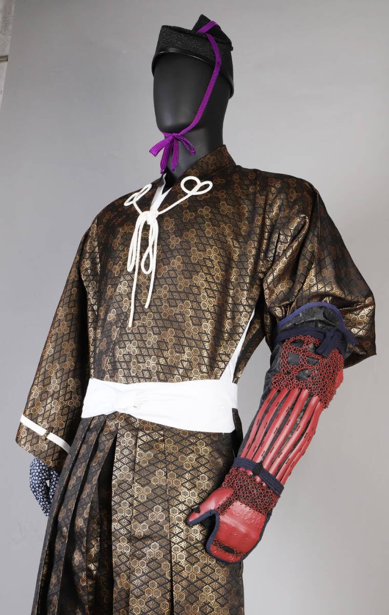 Amazon.co.jp: 等身大 甲胄 籠手鎧兜 甲 冑 武具 P2504